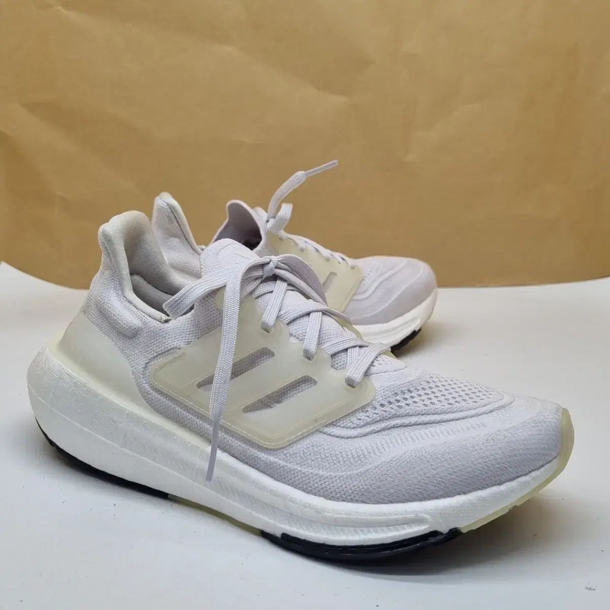 アディダス ウルトラブースト22 レディーススニーカー 24センチ