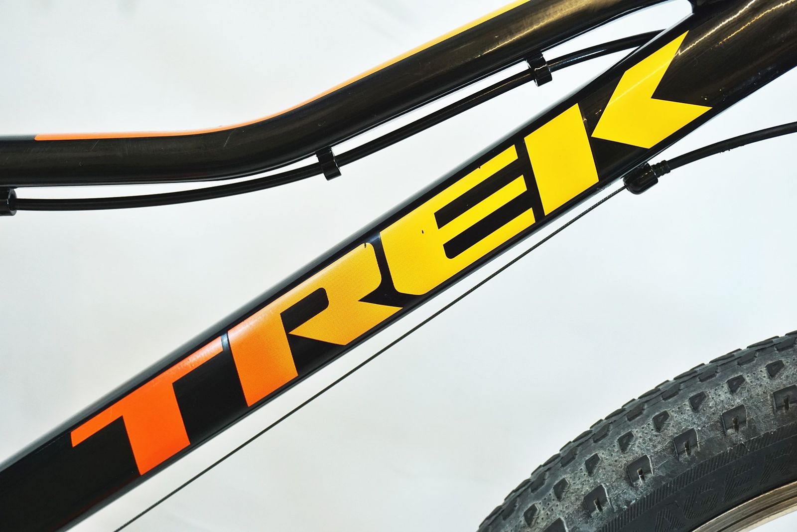 TREK トレック