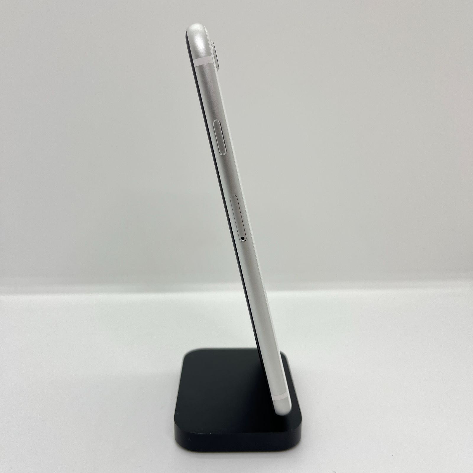 バッテリー最大容量100％】iPhoneSE2 ショップ 128GB ホワイト【SIM