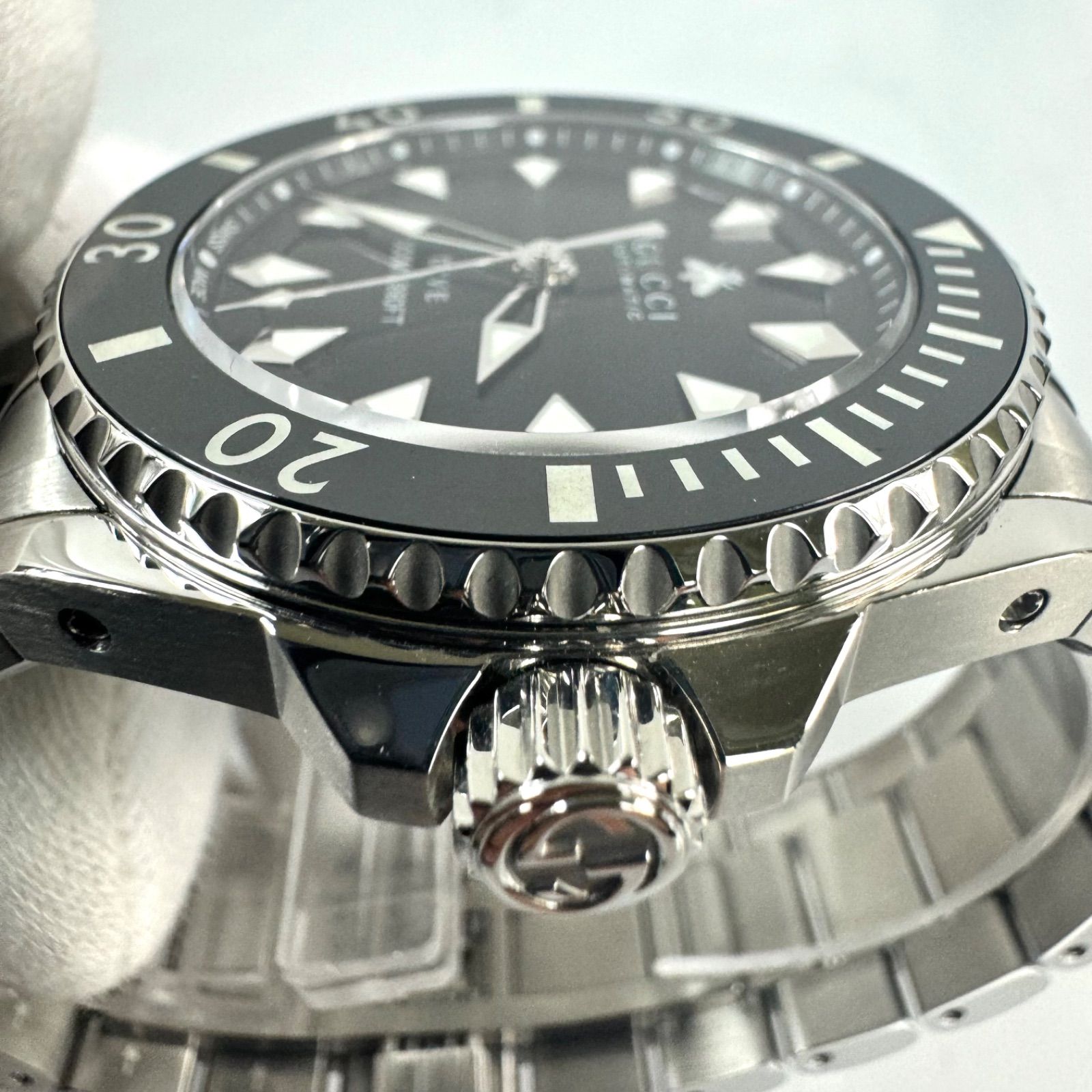 希少・美品】グッチ GUCCI YA136353 ダイブ DIVE 自動巻 黒 Bee デイト 