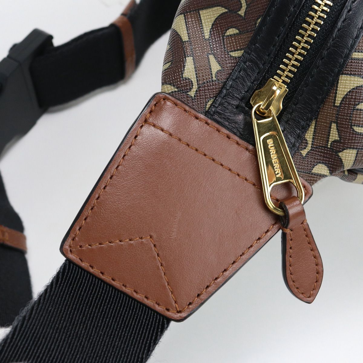 BURBERRY バーバリー クロスボディバッグ 8021483 ボディバッグ PVC