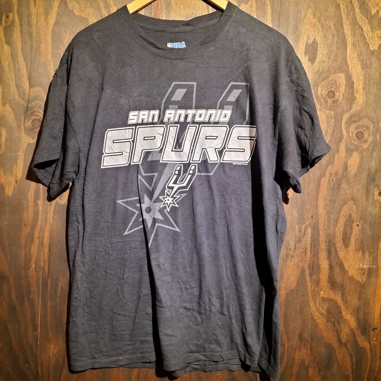 NBA サンアントニオ•スパーズ チームロゴデザインTシャツ - メルカリ NBA サンアントニオ•スパーズ チームロゴデザインTシャツ - メルカリ