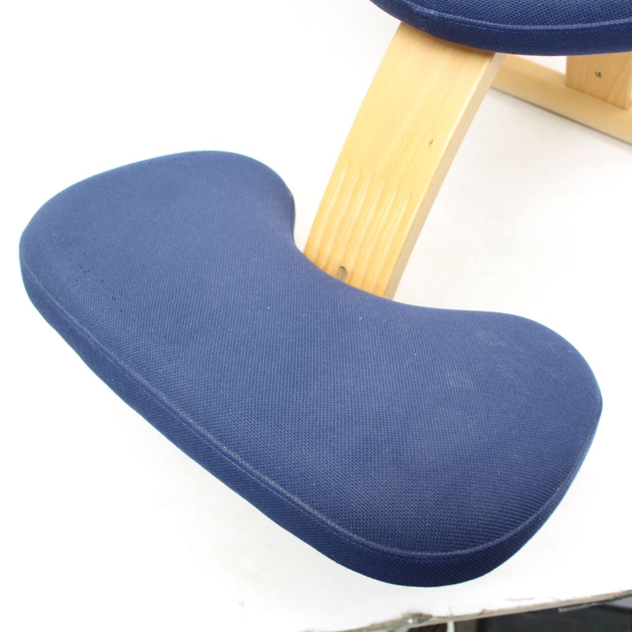 033)BALANS EASY バランスイージー 姿勢矯正椅子 ネイビー バランスラボ