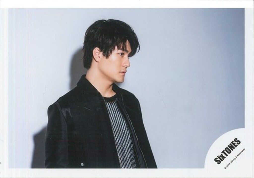 森本慎太郎　写真　SixTONES SixTONES 19年 アーティスト写真オフショット 森本慎太郎 公式写真 *1