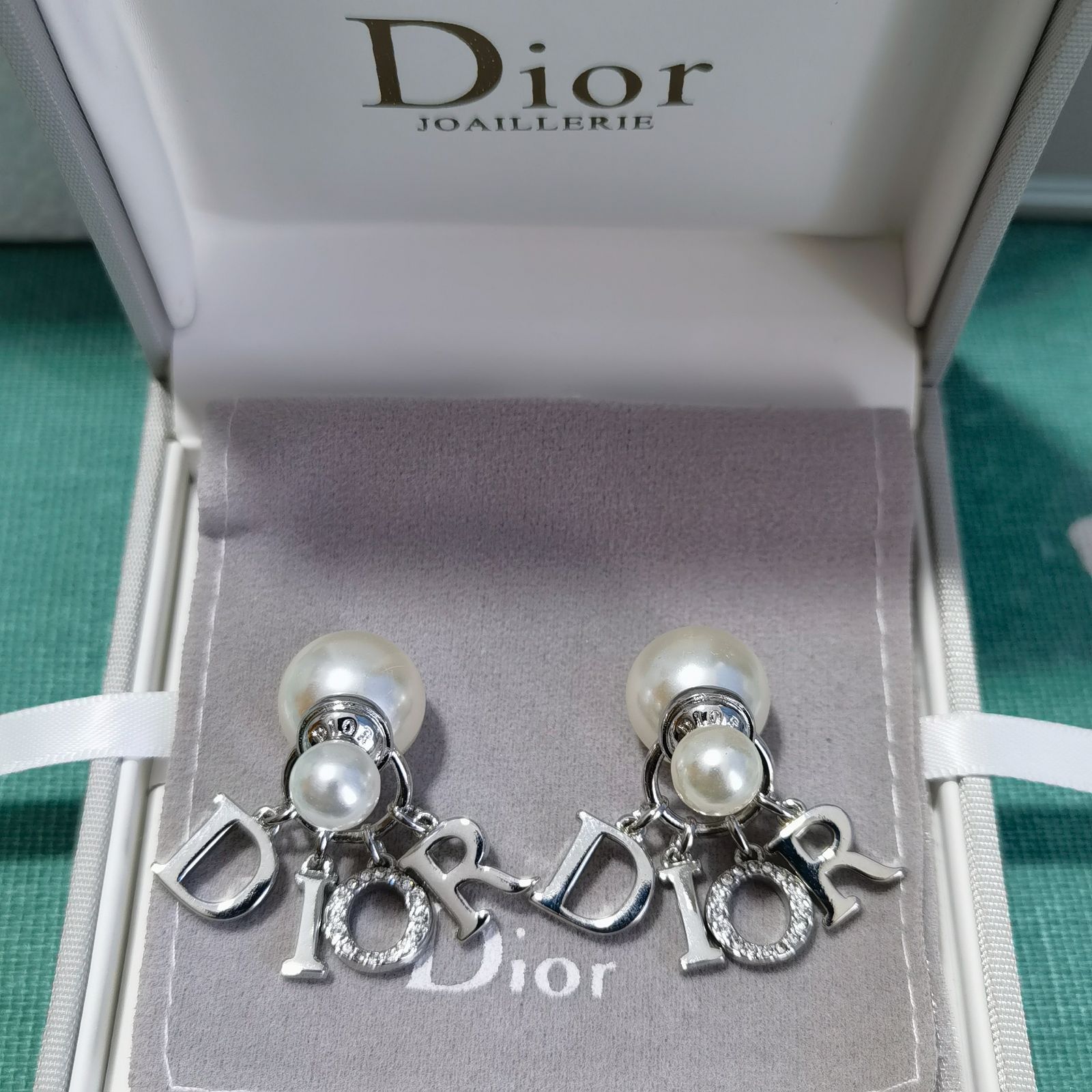 人気超美品】DIOR TRIBALES ピアス パール シルバー - メルカリ