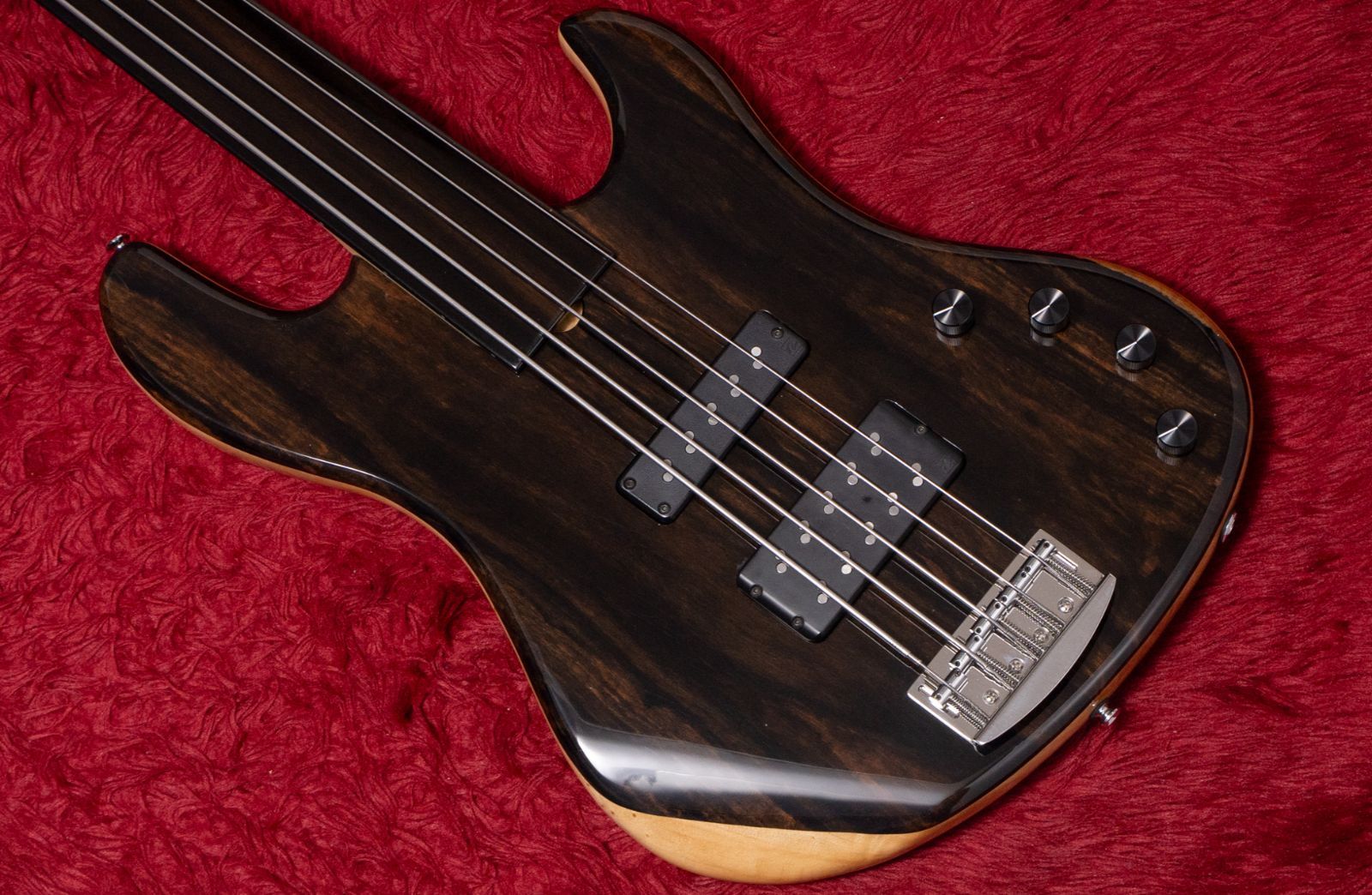 ジミヘンドリックスサイケペイントストラトキャスター！奇抜なデザイン