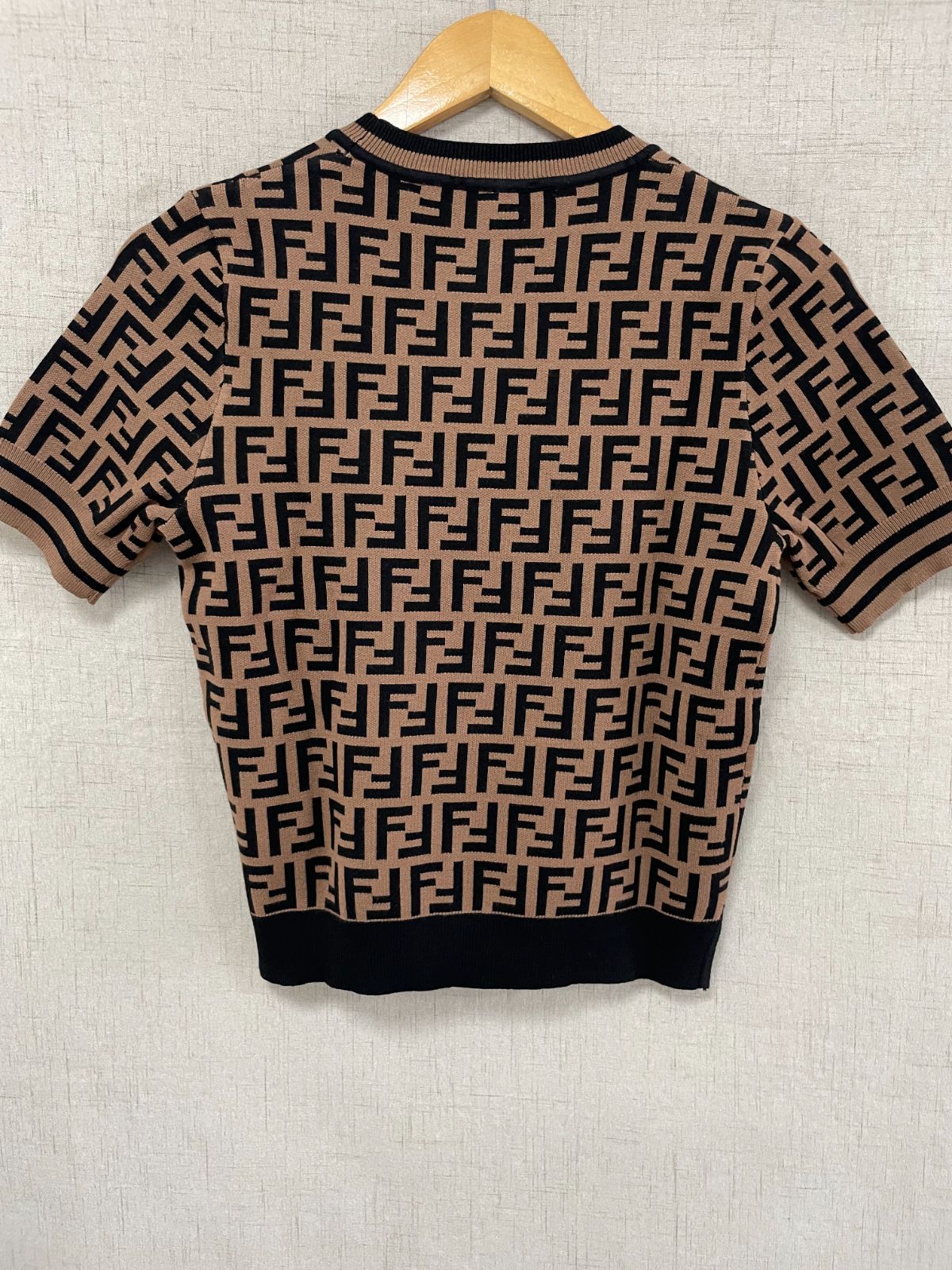 FENDI フェンディ 半袖ニット Tシャツ 総柄 FFズッカ Mサイズ程度 FENDI フェンディ 半袖ニット Tシャツ 総柄 FFズッカ Mサイズ