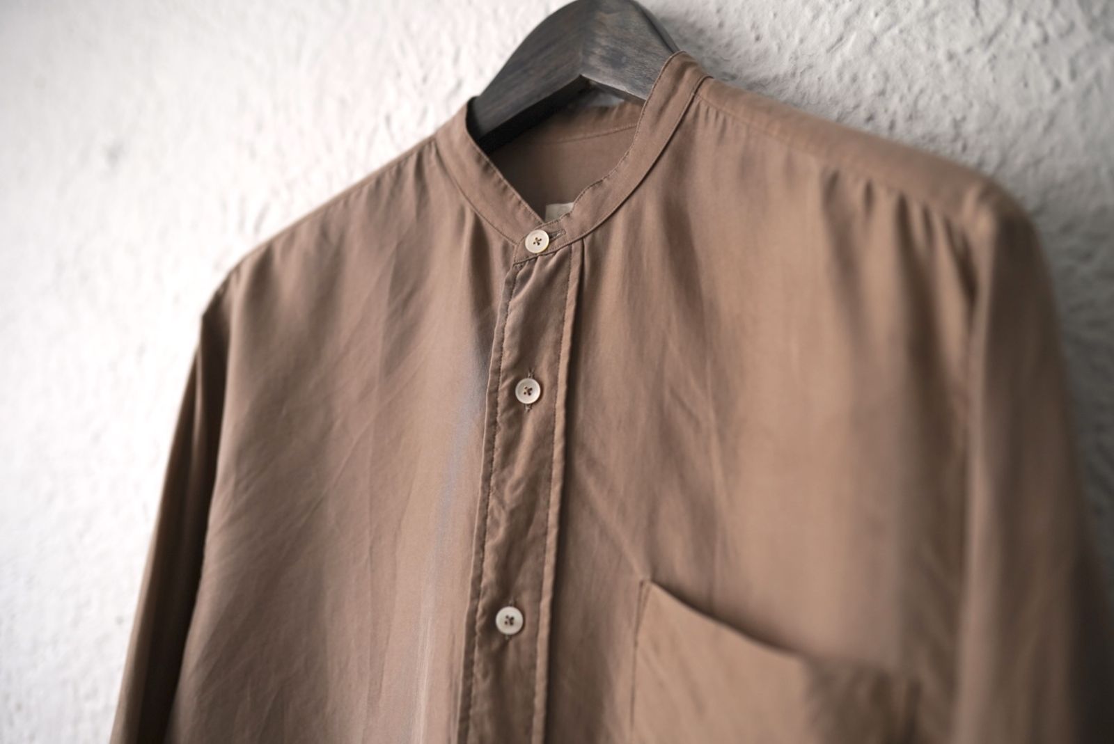 COMOLI　コモリ　シルクバンドカラーシャツ COMOLI / コモリ | バンドカラーシャツ - Sax Stripe | 通販 - 正規