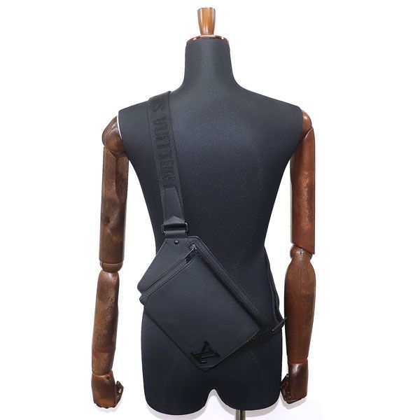 クロスボディ バムバッグ