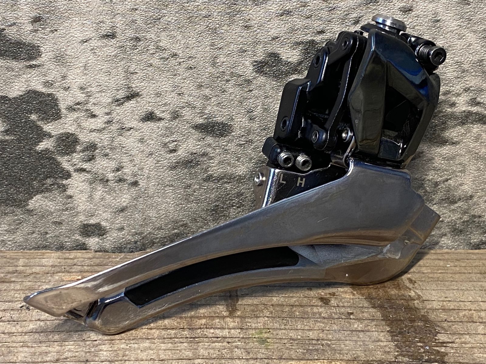 JD535 シマノ SHIMANO デュラエース DURA-ACE FD-R9100 直付 フロントディレイラー ワイヤーガイドキャップ