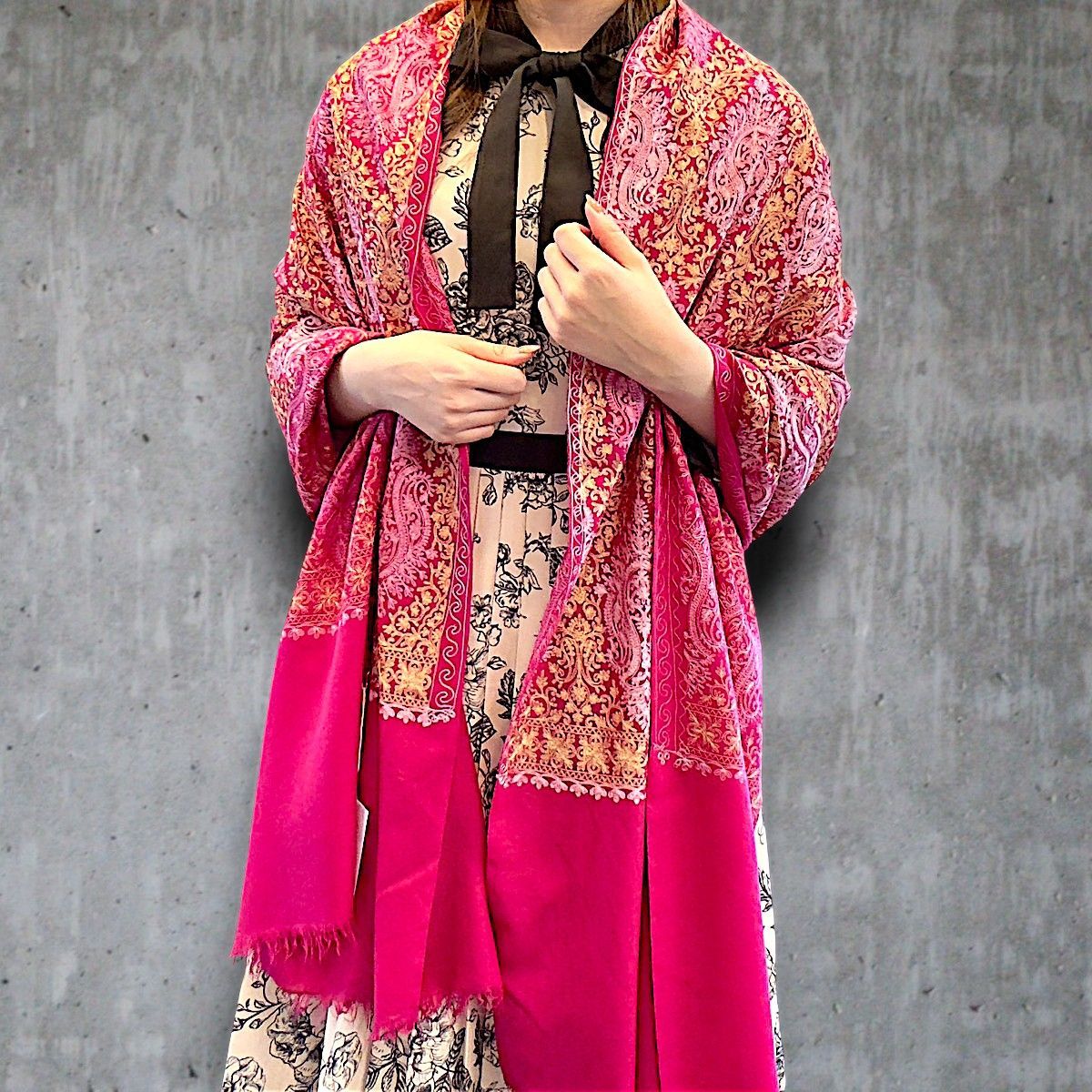 インド製 シルク・手刺繍ストール 一点もの ゴージャス手刺繍 インド製 シルク・手刺繍ストール 一点もの ゴージャス手刺繍