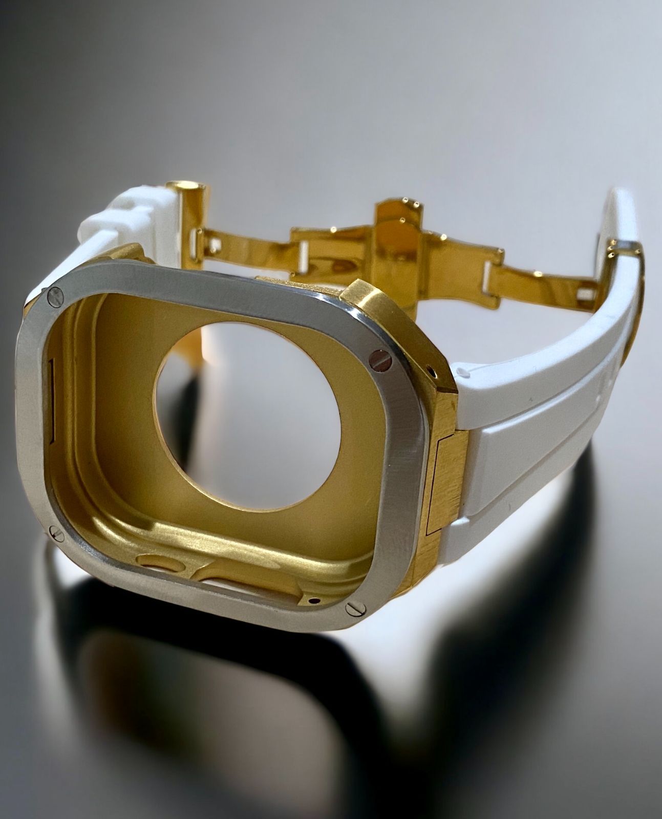 ホワイト×シルバーゴールド 49mm apple watch ultraアップルウォッチラバーメタルカバーセット ウルトラ 49ミリ用 カスタム ultra2