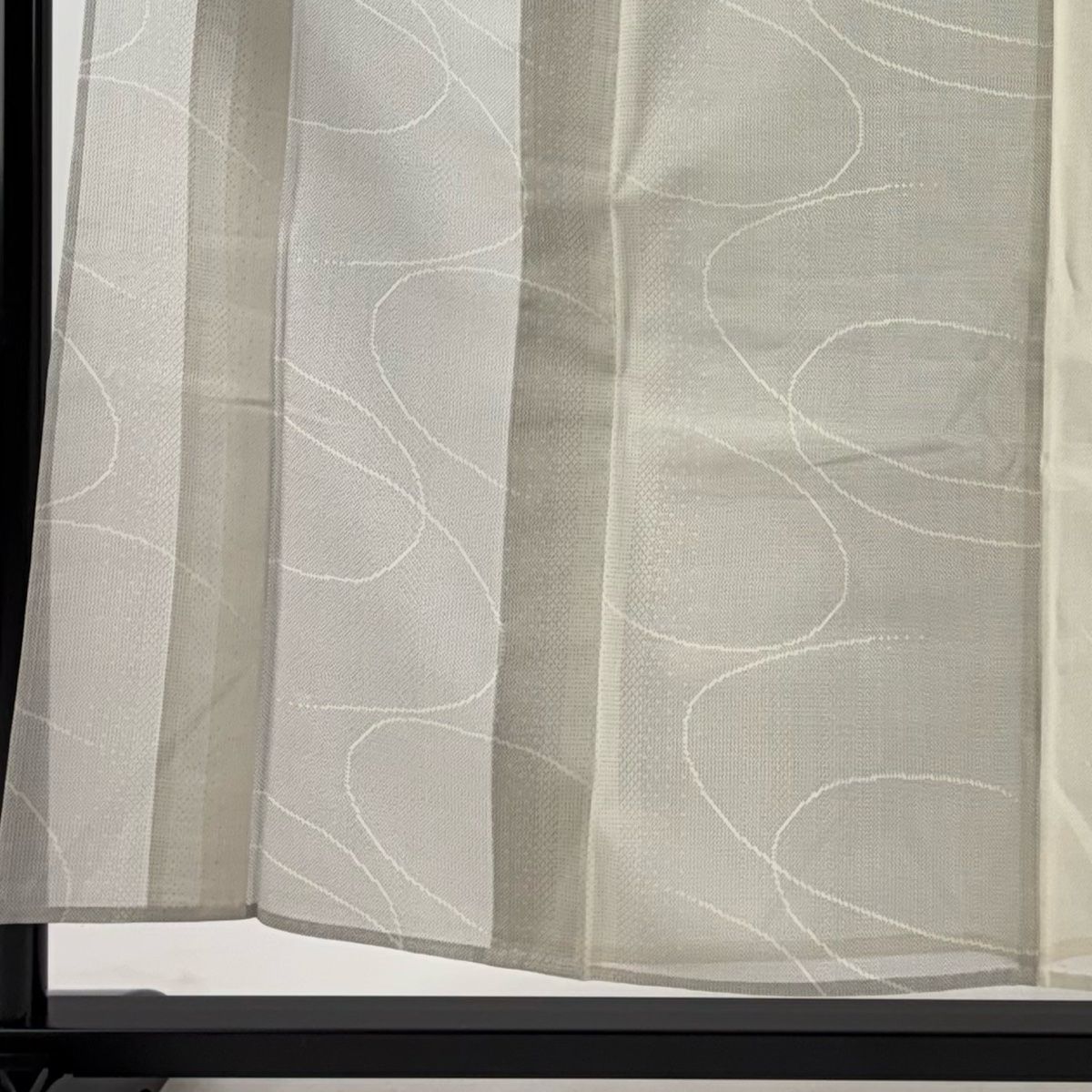 紬 身丈156cm 裄丈61cm S 薄物 青山みとも 夏紬 幾何学模様 灰白 正絹 秀品