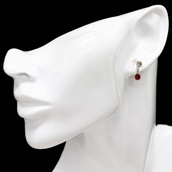 ピアス 0.84ct