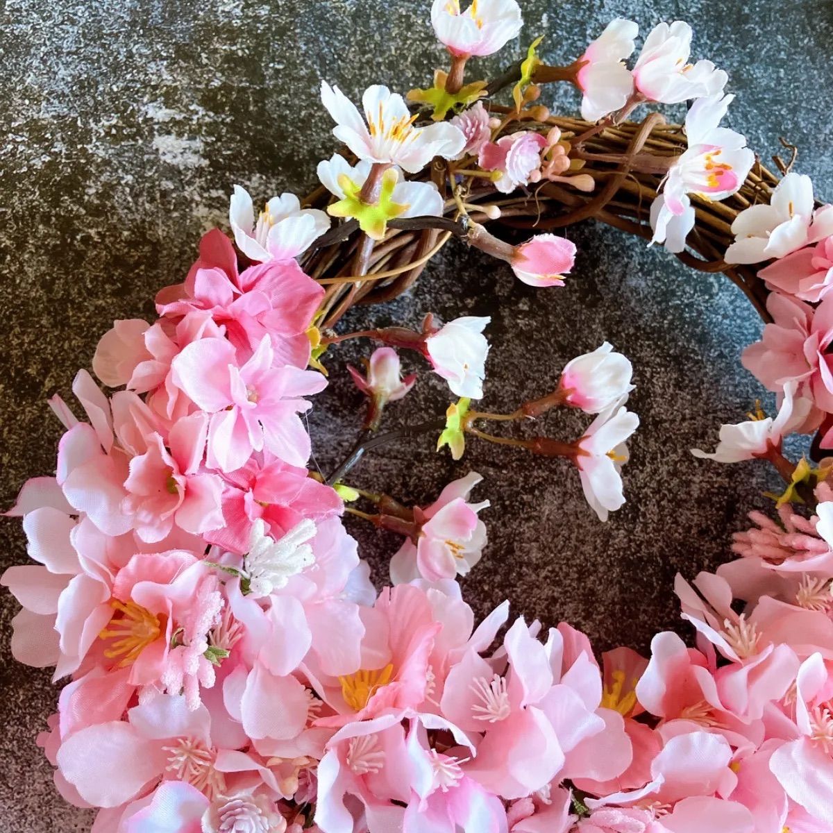 さくらのハーフリース 25cm 枯れないお花 玄関リース 贈り物 敬老の日