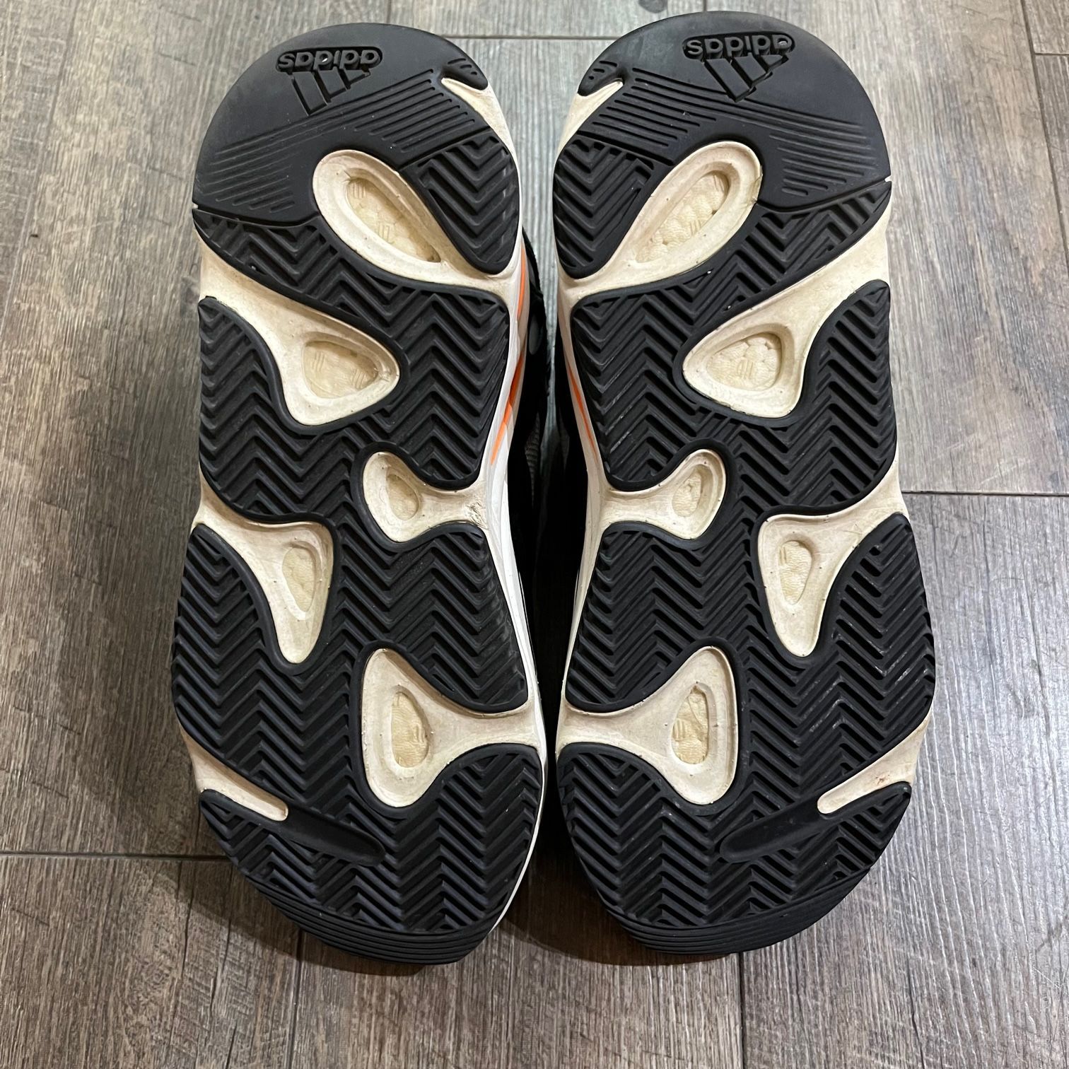 adidas YEEZY BOOST 700 WAVE RUNNER B75571 ウェーブランナー 