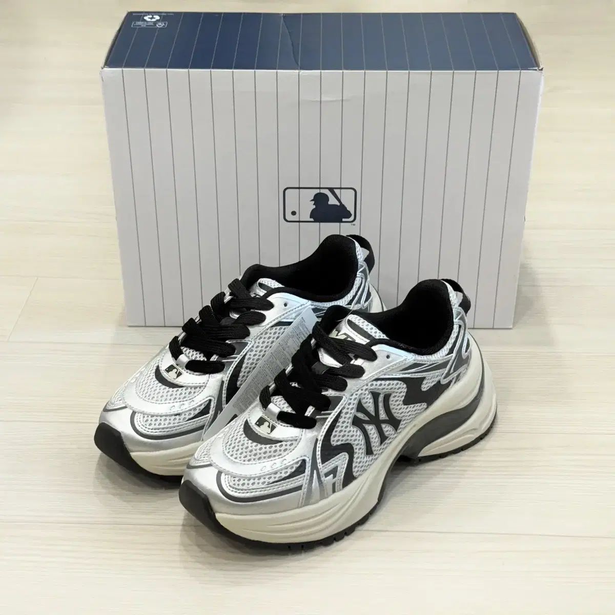 新品 MLB カーブランナー スニーカー ランニングシューズ