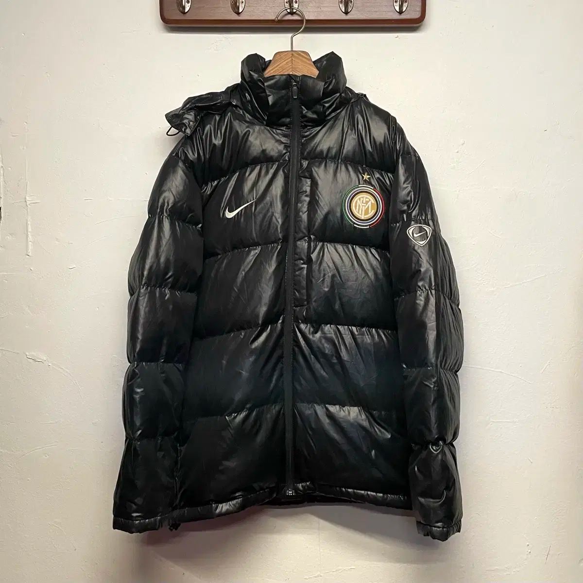 Nike(ナイキ） インテルミラノ ダックダウン 光沢 ダウンジャケット