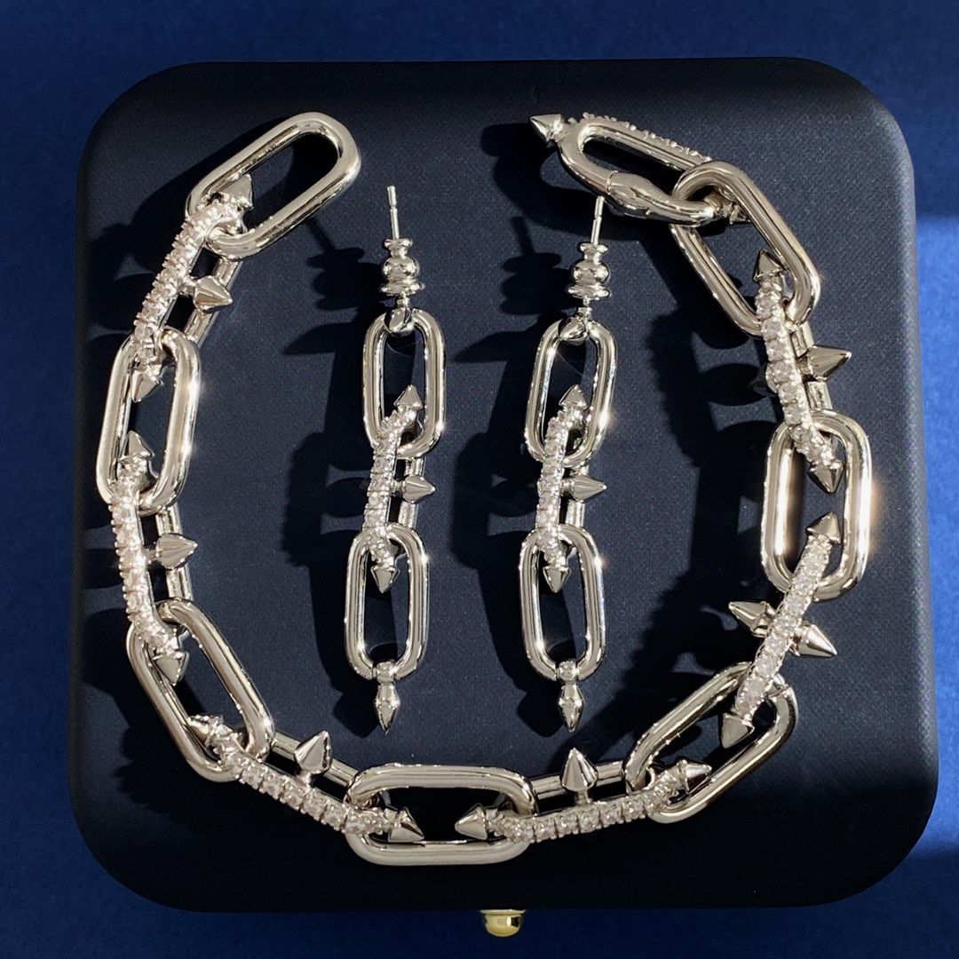 ご専用の箱と袋付き】Tiffany&Coティファニー タイタン BY
