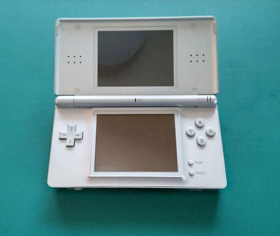 すぐに遊べるセット】ニンテンドーDS Lite Silver 充電器付 B36