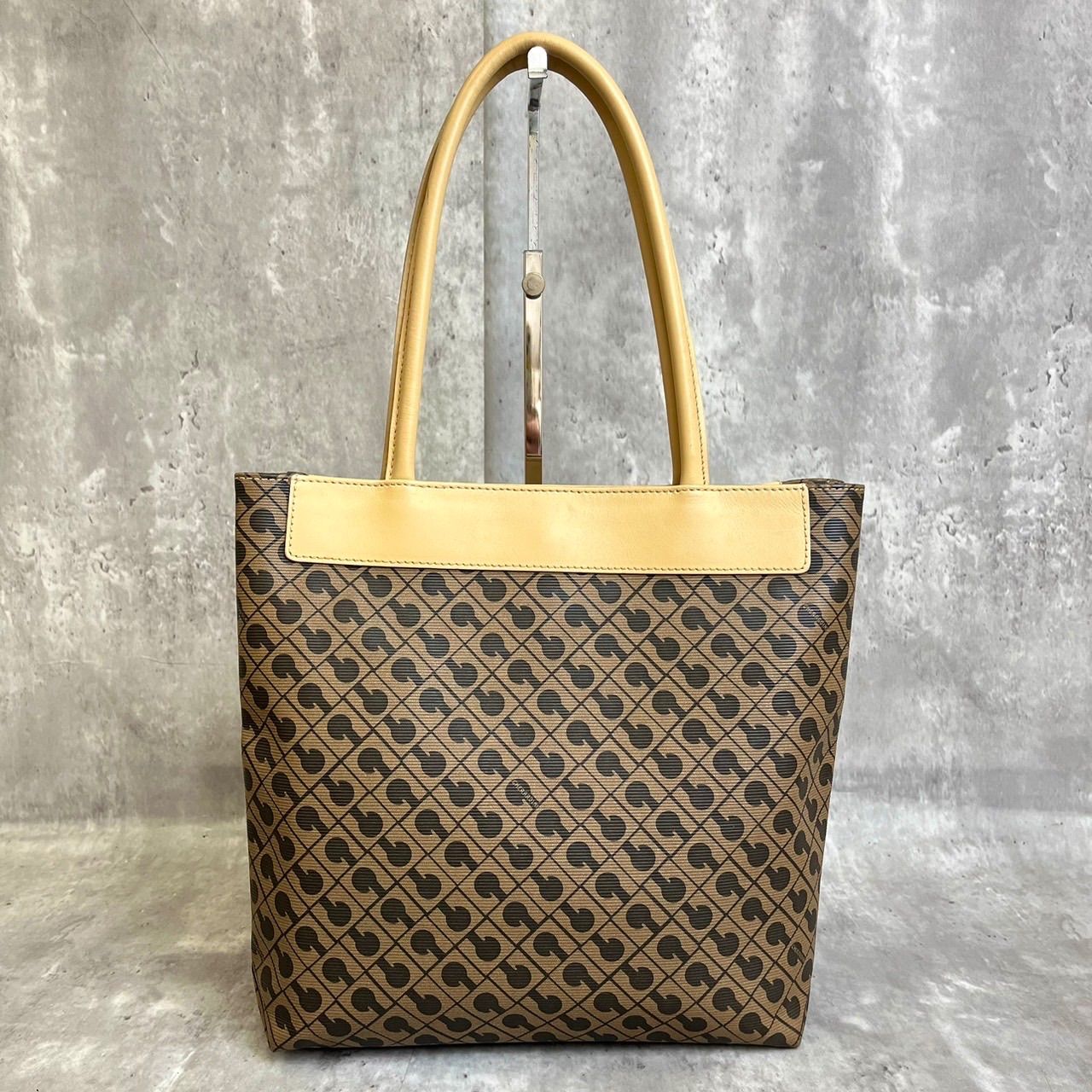 ゲラルディーニトートバッグ ブラウン ベージュ ロゴ