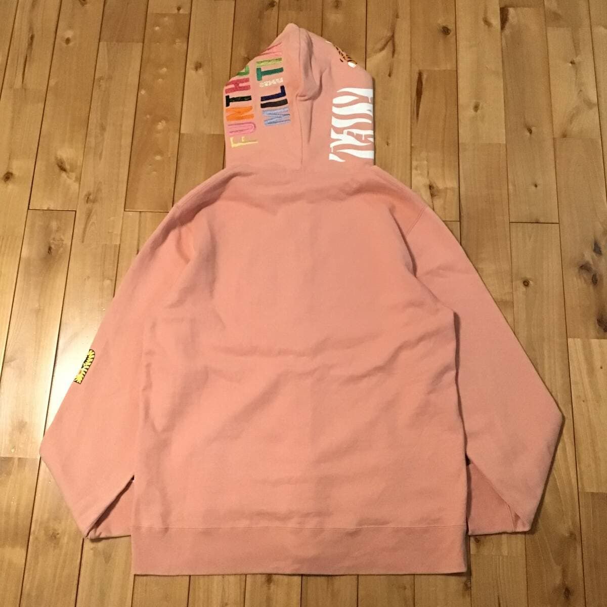 APE パーカー ピンク A BATHING APE（アベイシングエイプ）の「COLOR CAMO CROPPED