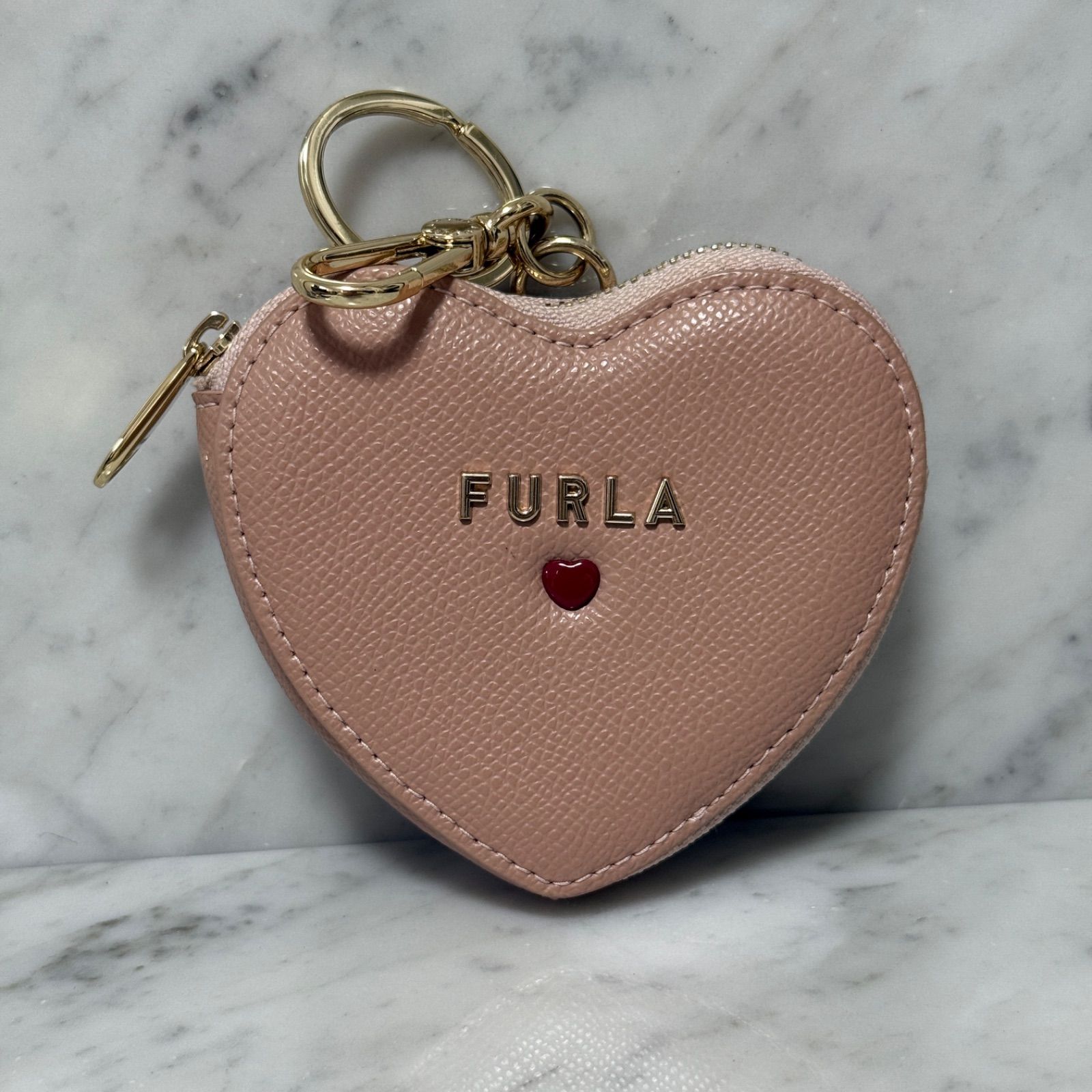 新品 未使用 FURLA フルラ コインケース 小銭入れ ハート ピンクベージュ ロゴ キーホルダー フルラ 長財布 本革 レザー ラウンドファスナー  小銭入れあり ロングウォレット ブランド 小物 レディース ピンク Furla 【中古】｜Furla｜店舗買取｜財布/小物＞財布｜USEDの ...