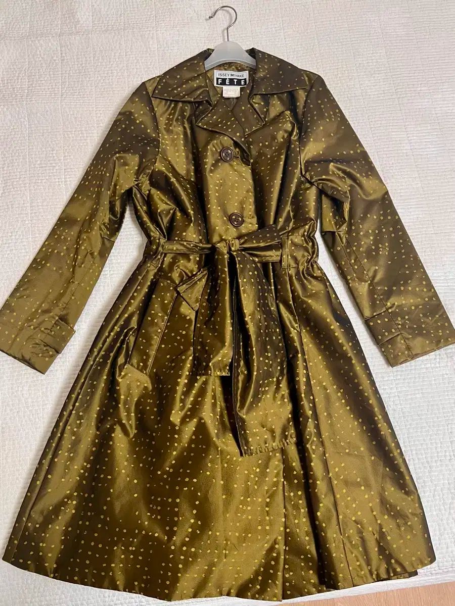 価格 ISSEY MIYAKE イッセイミヤケ PETITE LINE ドット トレンチ コート