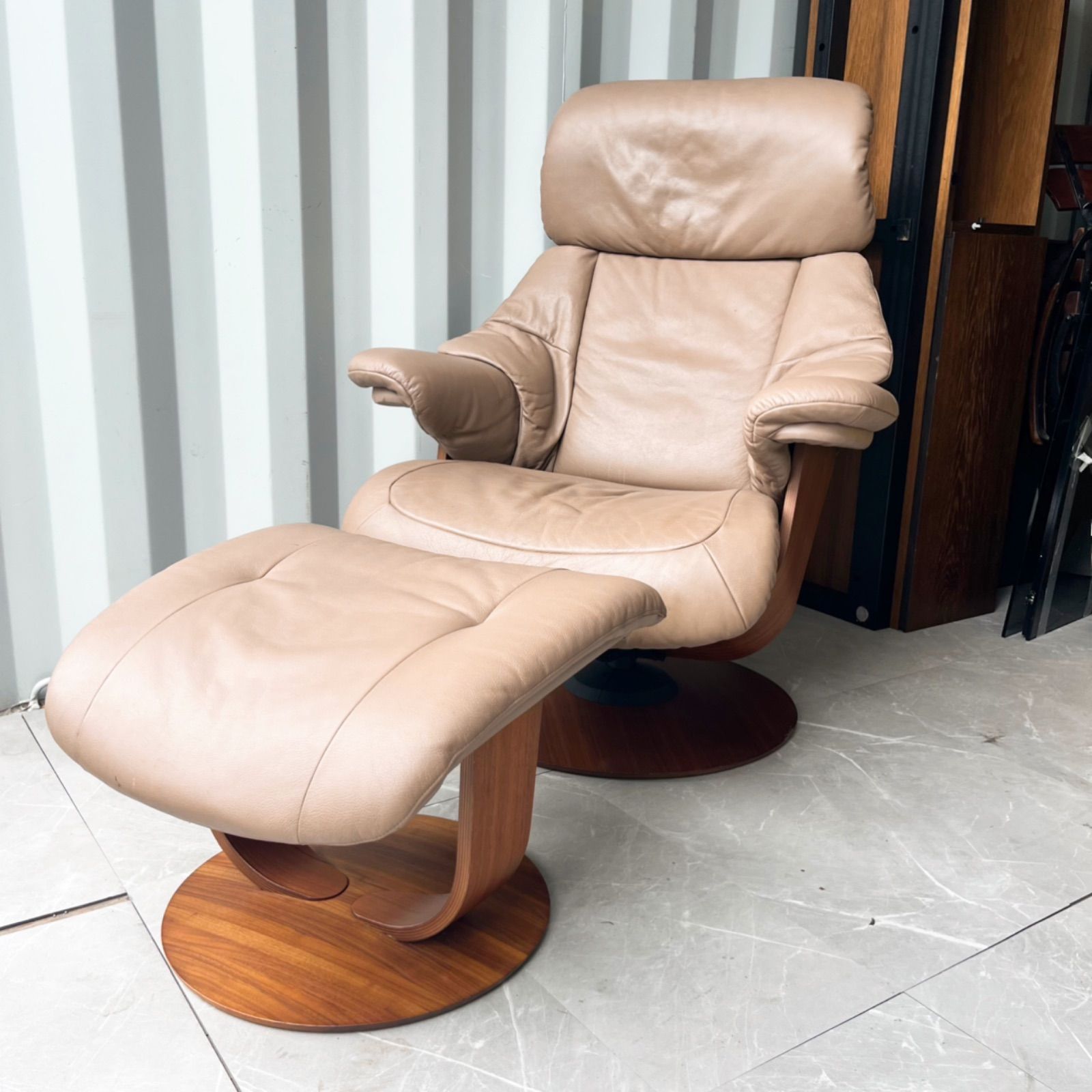 RU73 本革グレージュチェア