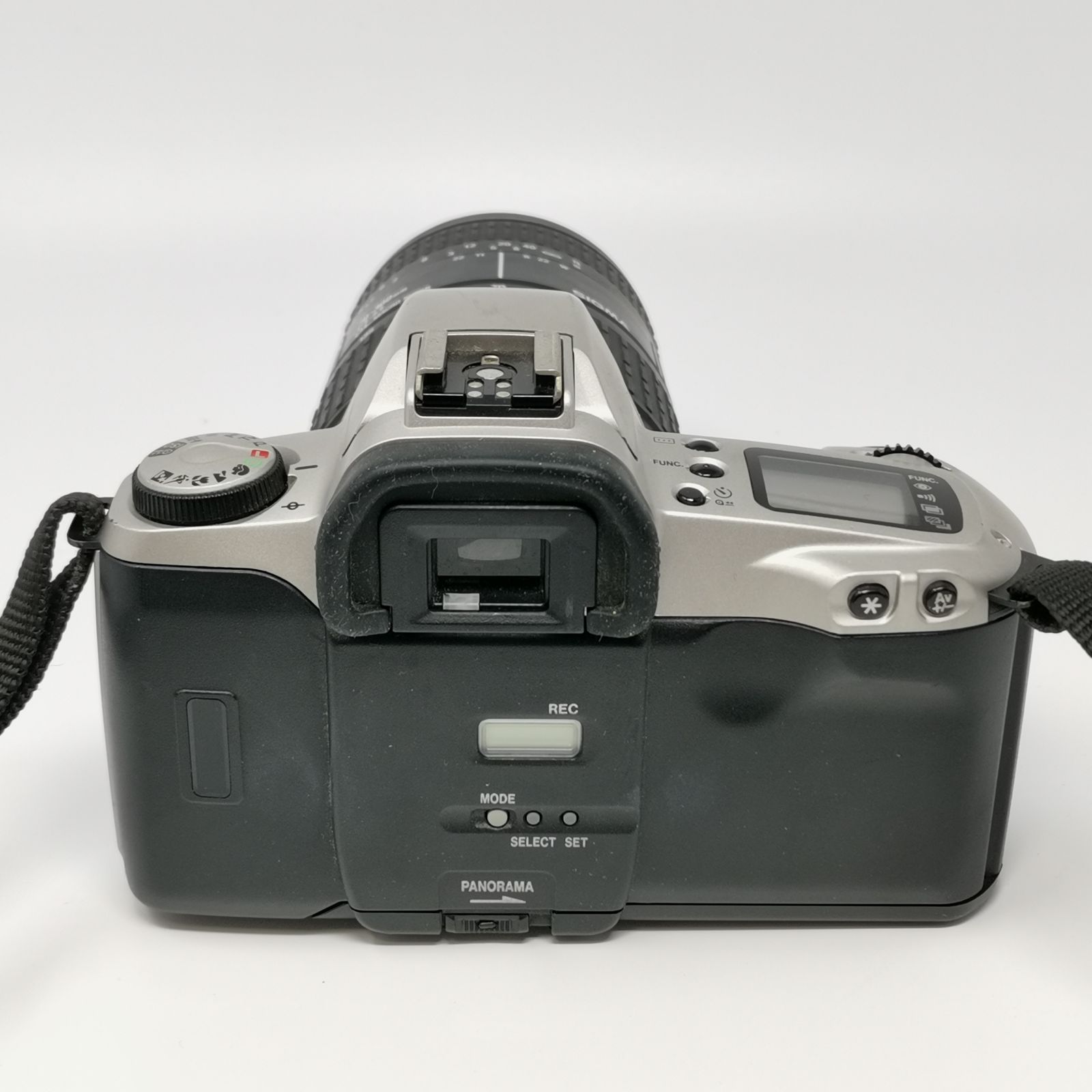 【送料無料】 Canon EOS Kiss ブラック シルバー フィルムカメラ フィルムないため動作未 レンズ SIGMA 70-300mm 1 4-5.6 DL MACRO SUPER 管理番号KKVNKO2881 只今タイムセール中。