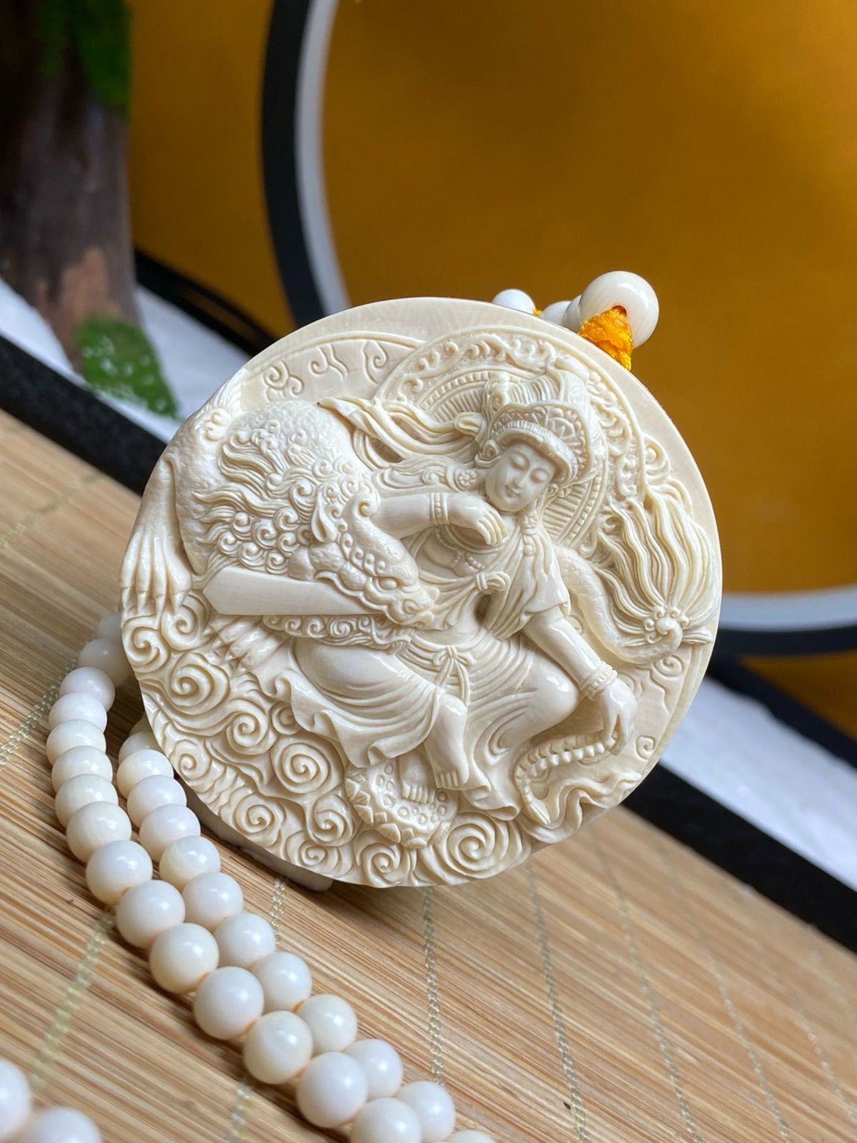 天然マンモス牙美しい手作り彫刻 蓮華観音 ネックレス 【公式通販】