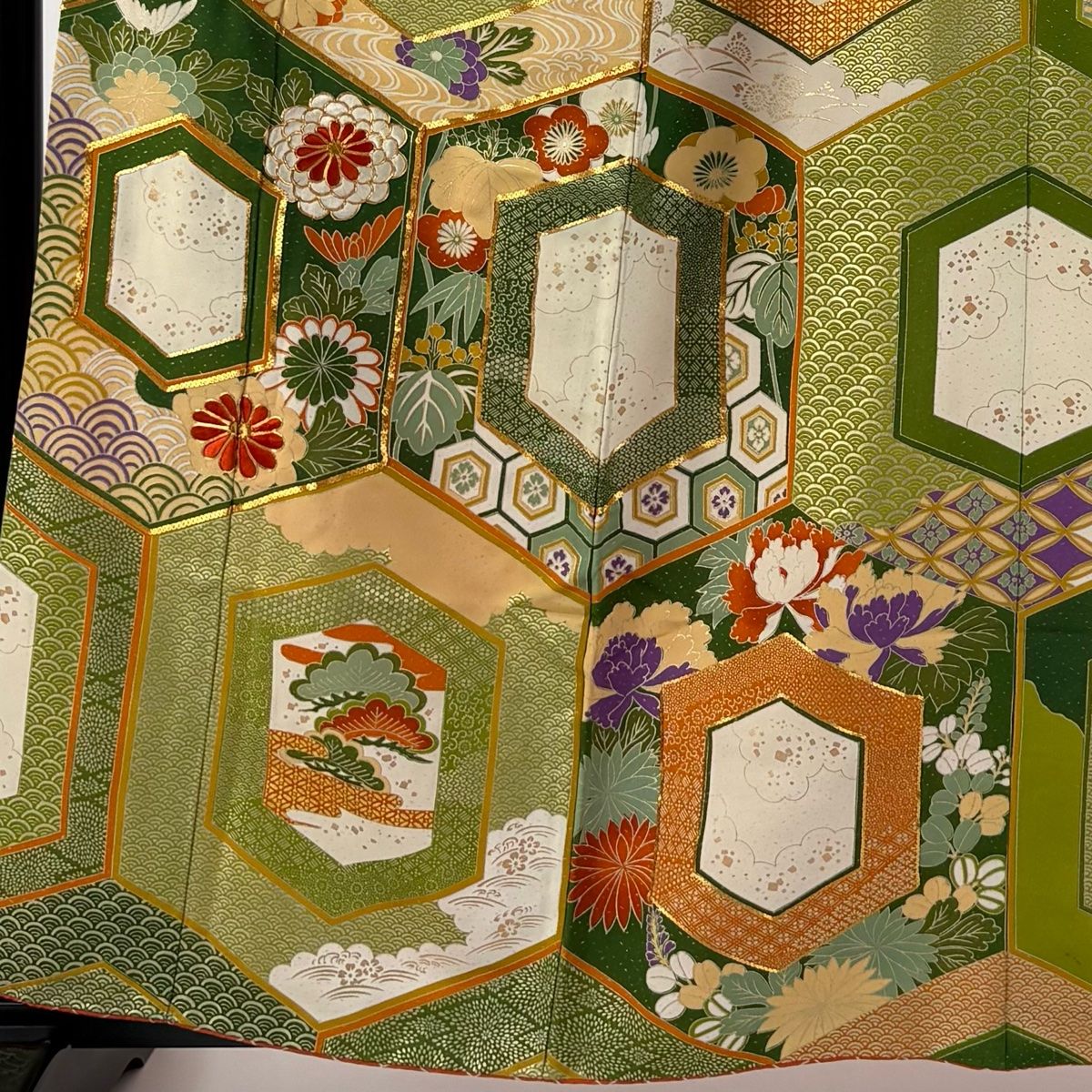 振袖 身丈161cm 裄丈65cm M 袷 亀甲 松竹梅 金糸 金彩 黄緑色 正絹 秀品