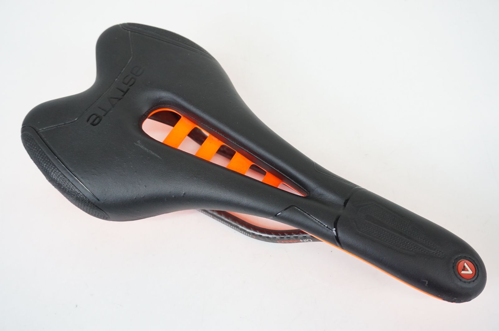 お買い得セール‼️アスチュート サドル カーボン astvte sealite
