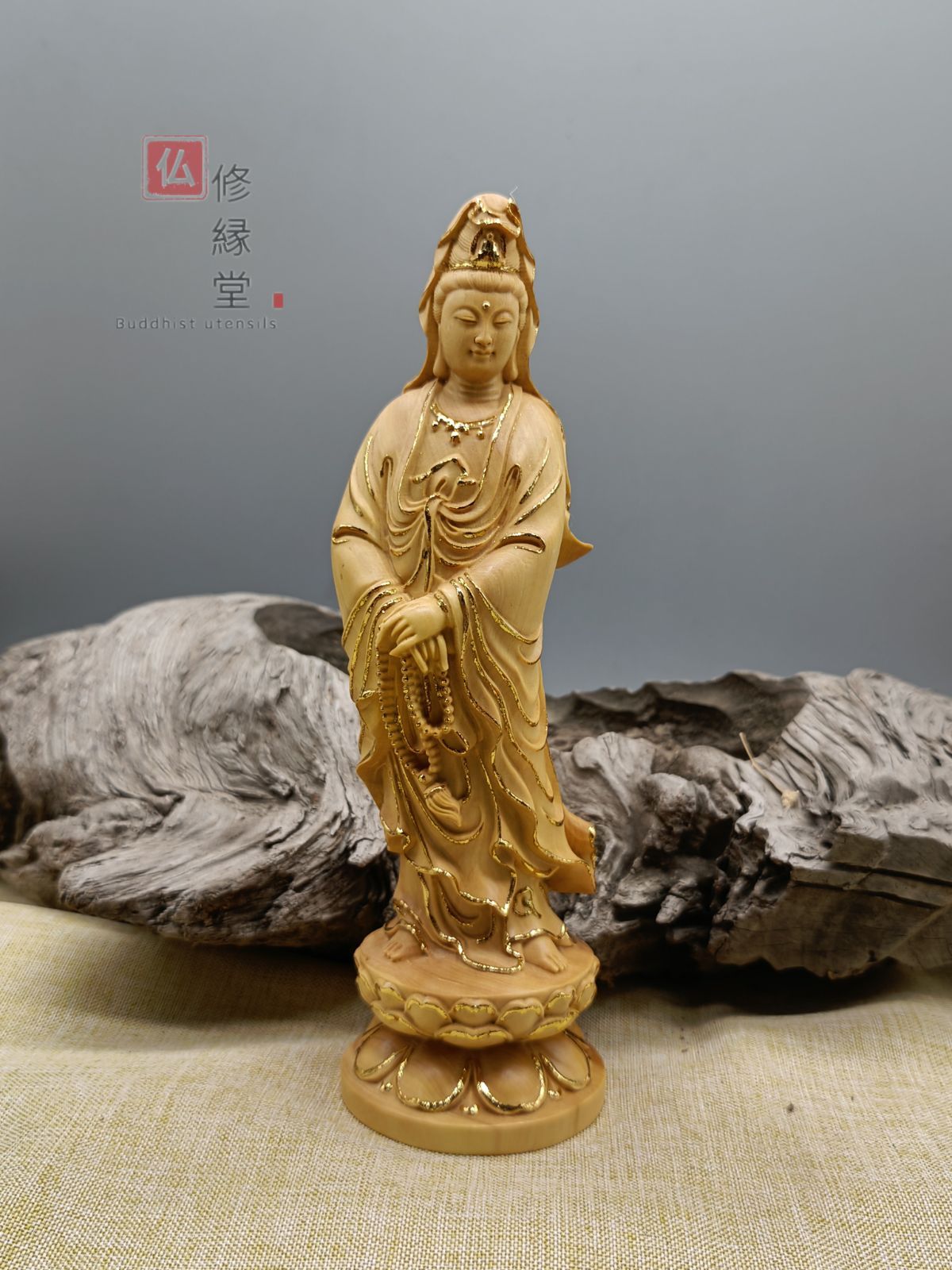 修縁堂】木彫仏像 鰲魚自在観音菩薩立像 仏教工芸品 柘植材 彫刻 仏師で仕上げ - 美術品