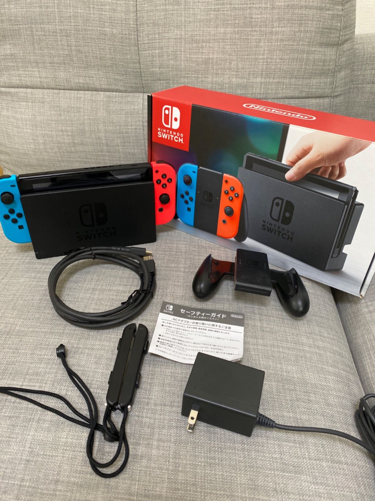 美品 NINTENDO Switch （旧型）
