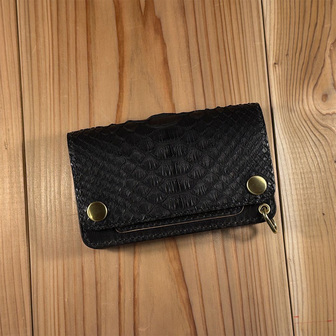 W6D ≪BLACK≫ HAND-DYED MIDDLE WALLET / 手染めミドル