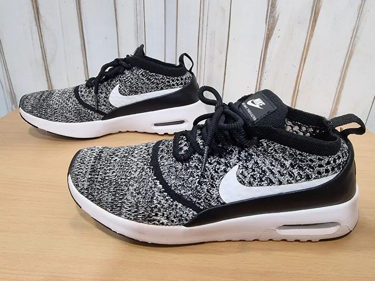 NIKE(ナイキ) エアマックス シア ウルトラニット ランニングシューズ （ B857