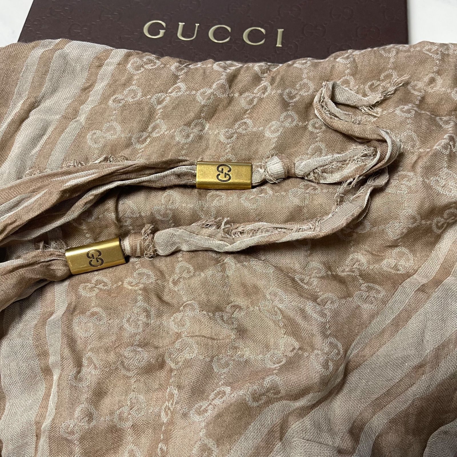 【美品】GUCCIグッチ　ストール　スカーフ　大判ストール　ベージュ　GG柄 Amazon | [グッチ] シルク混 GG柄 正方形ストール（スカーフ