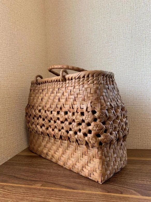 山葡萄　山葡萄かごバッグ　手作り　山葡萄籠バッグ　内布あり　小粒花編み 山葡萄　山葡萄かごバッグ　手作り　山葡萄籠バッグ　内布あり　小粒花編み