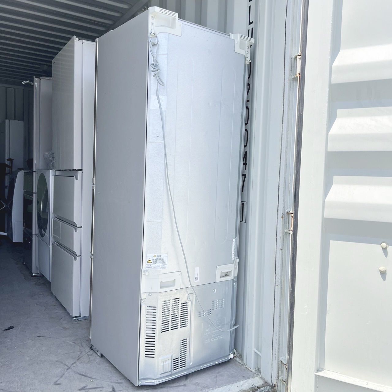 取付無料！パナソニック エコナビ搭載！スタイリッシュゴールド3ドア