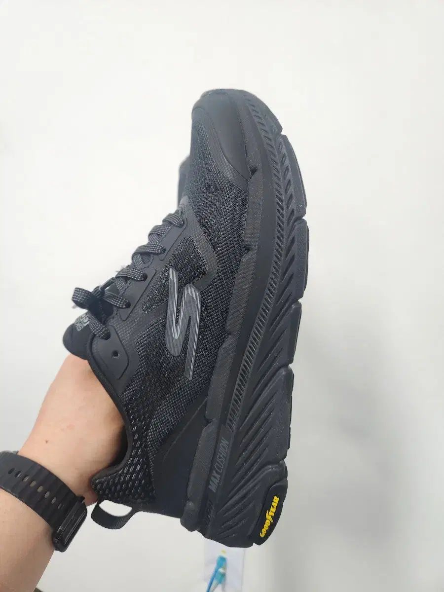 SKECHERS スケッチャーズ マックスクッション プレミア 265