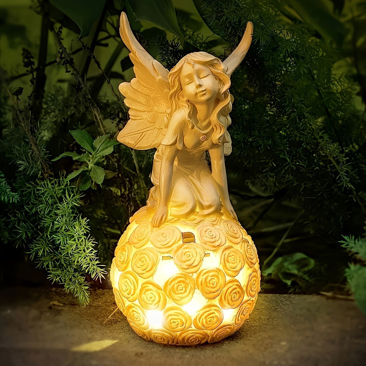 ソーラーライト ガーデンライト ガーデンオーナメント バラの球体に乗っている妖精 フェアリー 彫刻風 庭オブジェ 癒しグッズ ガーデニング お庭 玄関ライト 園芸装飾 インテリア オシャレ 防水 ギフト プレゼント 贈り物 樹脂