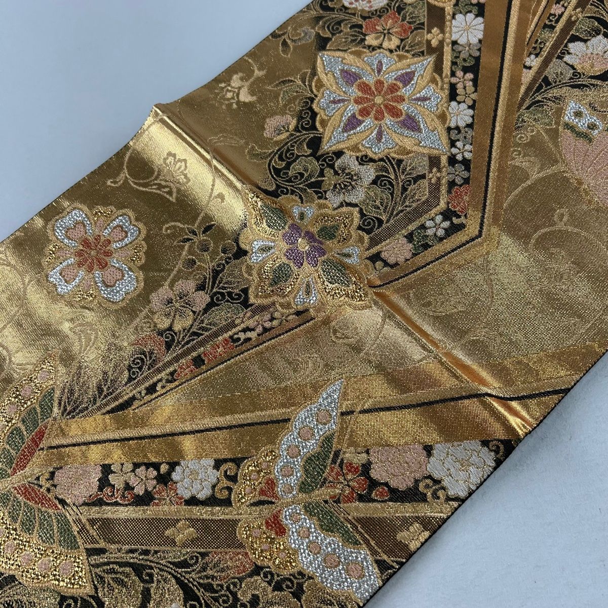 袋帯 美品 秀品 草花 金糸 箔 金色 六通 正絹　成人式振袖帯 袋帯 美品 秀品 扇 草花 金銀糸 箔 金色 六通 正絹 【中古