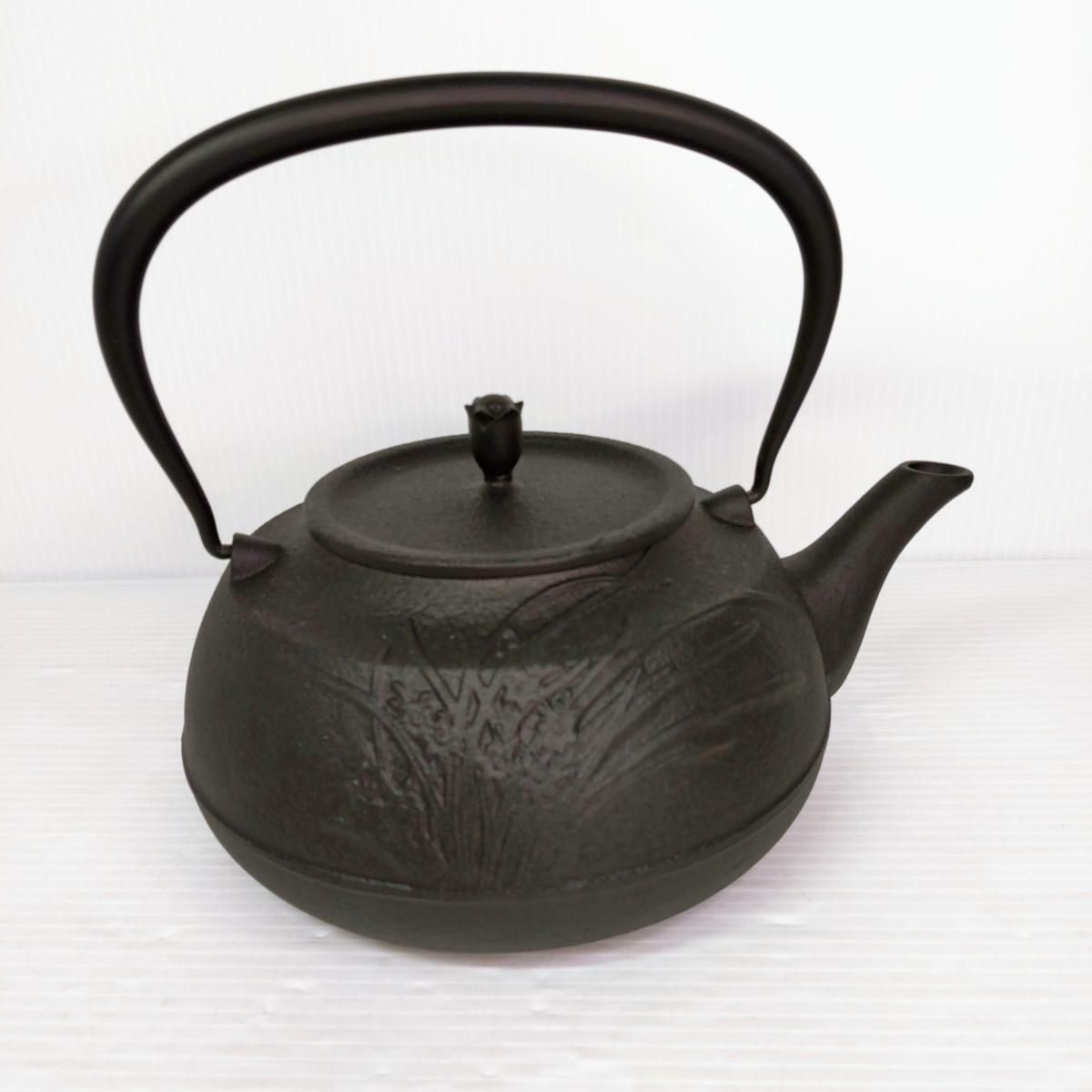 南部秀山 南部鉄器 Amazon｜岩鋳 Iwachu 鉄瓶兼用急須 7型新アラレ 黒焼付 0.8L