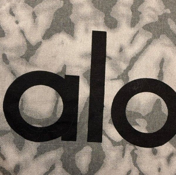 Alo Yoga★セレブに大人気♪軽くて大容量ショッパートートバッグ ○ 限時特惠○【大人気/セレブ愛用】【alo Yoga】軽くて大容量