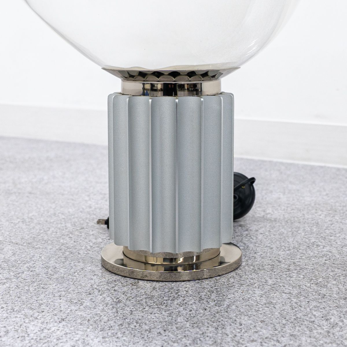 FLOS フロス Taccia タッチア テーブル ランプ 照明 ガラス ホワイト シルバー 02年製 アキッレ カスティリオーニ 定価58万 NEXPOTALLINN_EU