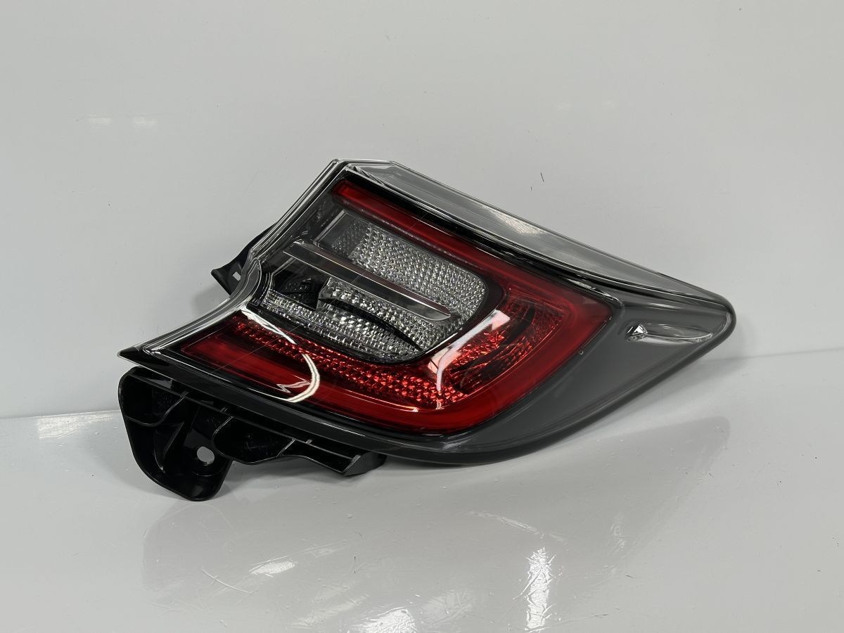 破損なし 低走行 カローラスポーツ NRE210H ZWE211H ZWE213H 純正 右テールランプ テールライト LED 81551-12D21 12-629 5R 管理28965