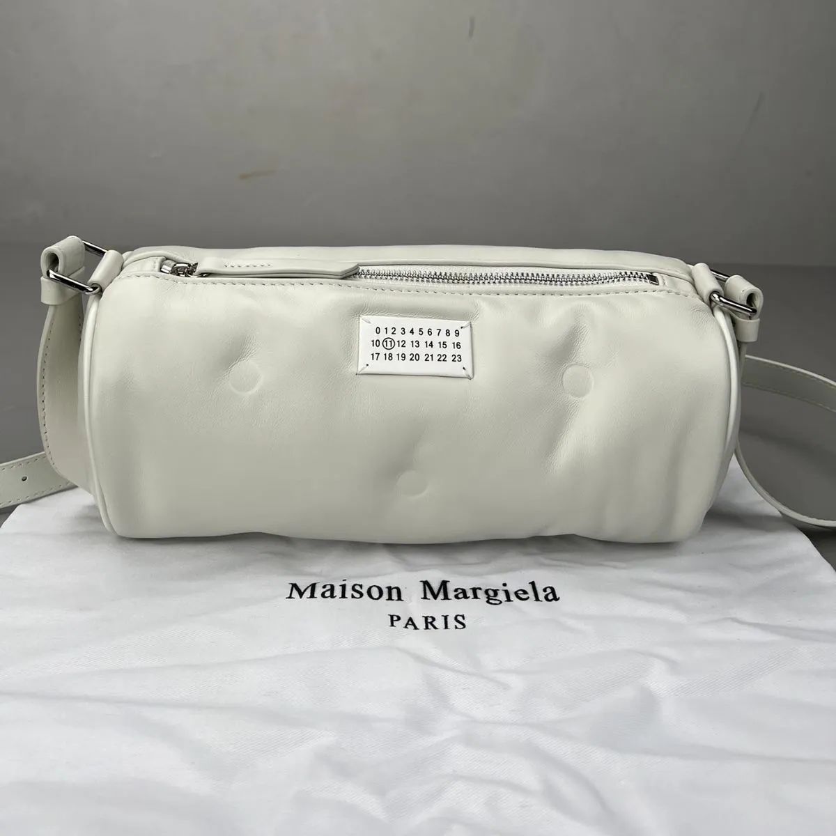 ァッション❣ 新作Maison Margiela 円筒枕バッグ個室ショルダーバッグ大容量  #白