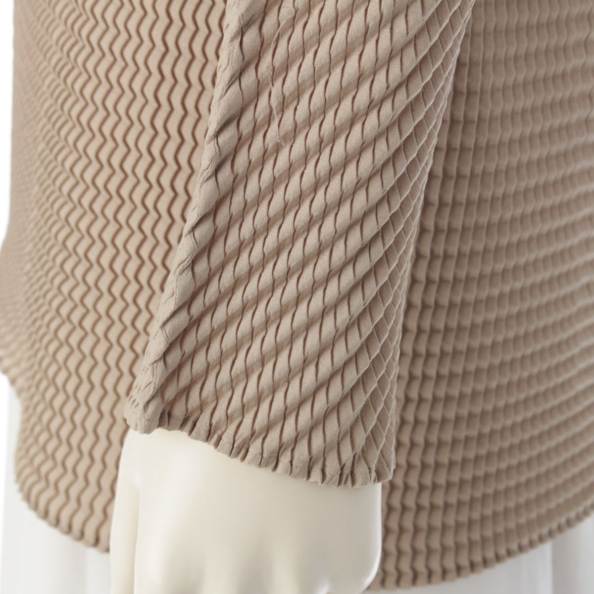 ISSEY MIYAKE - イッセイミヤケ 凸凹プリーツ ボトルネック 長袖 カットソー トップス IM94-FJ636 ベージュ M【中古】 イッセイミヤケ 凸凹プリーツ ボトルネック 長袖 カットソー
