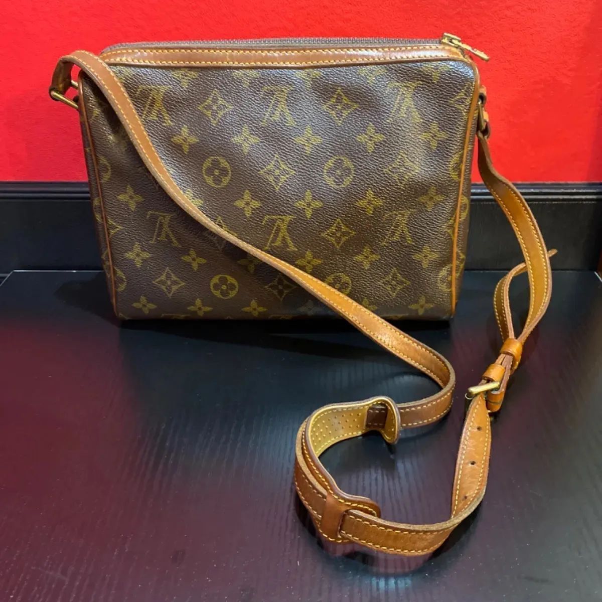 ⭐︎LOUIS VUITTON ルイヴィトン　ショルダーバッグ　バッグ　肩掛けバッグ　斜め掛けバッグ　モノグラム　定番　ショルダー　調整可　 ヴィンテージ　ブランドシェルターヴィンテージ